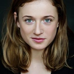 Henriette Nagel 飾演 Zora