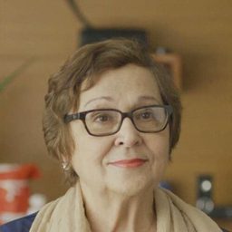 Rosemarie Gil 飾演 Delia