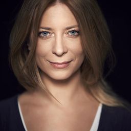 Ewa Kaim 飾演 Miłosz's Mother