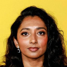 Menik Gooneratne 飾演 Sathya