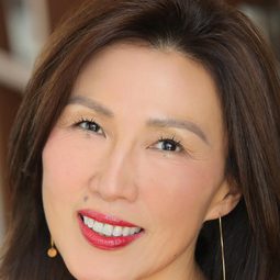 Yvonne YF Chan 飾演 Mrs. Yang