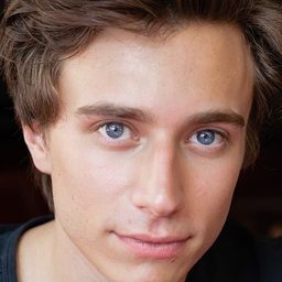 Axel Auriant-Blot 飾演 Maximilien