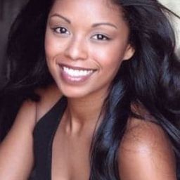 塔尼·麥考爾 - 艷舞巨星演員 飾演Scarlett